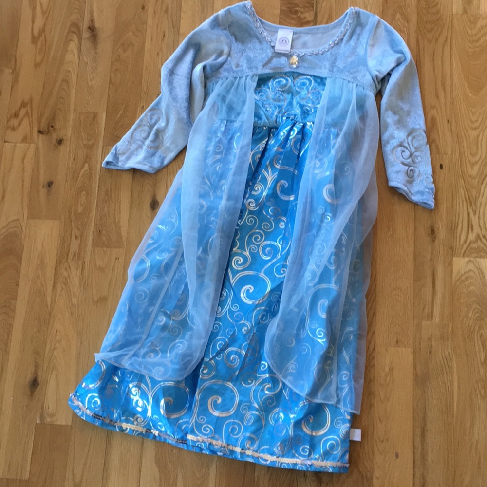 Elsa costume dress size medium 3-5 years